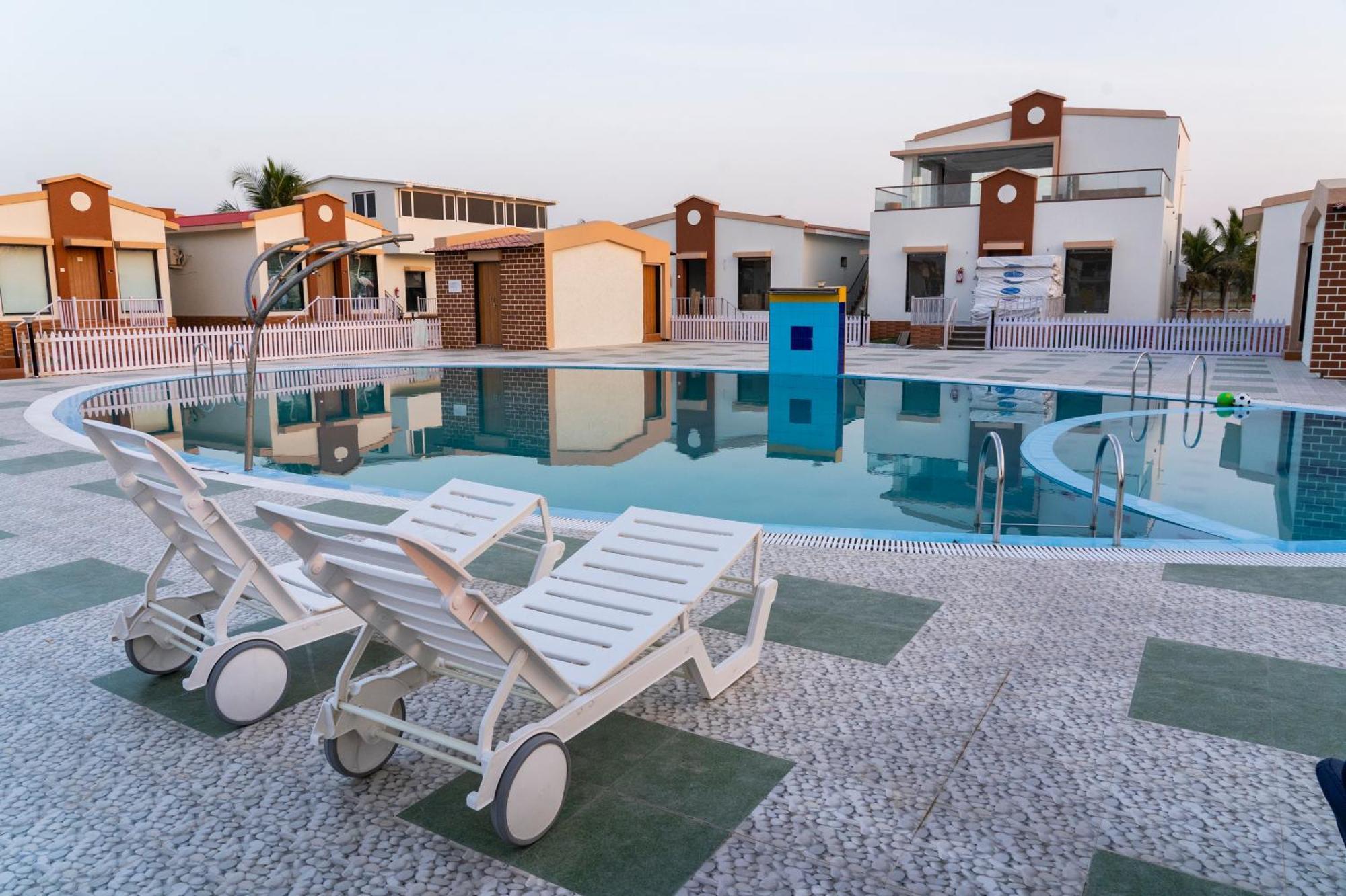 Flamingo Club And Resort Una 3 Km Away From Diu Check Post Exterior foto